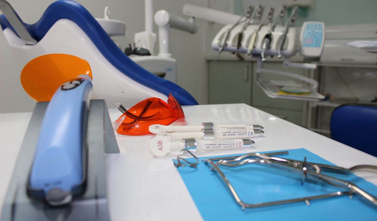 Лікування, протезування, зубні імпланти, дитяча стоматологія у клініці ГраДент
